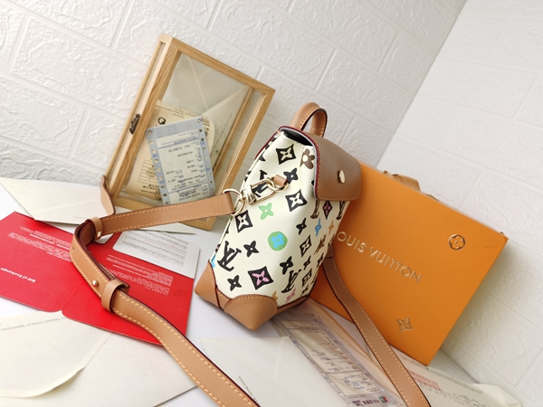 ルイヴィトンバッグ側面デザイン